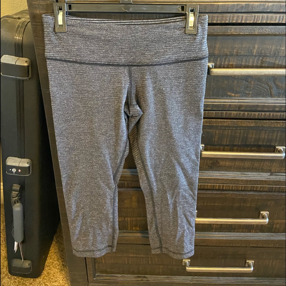 Lulumon capris